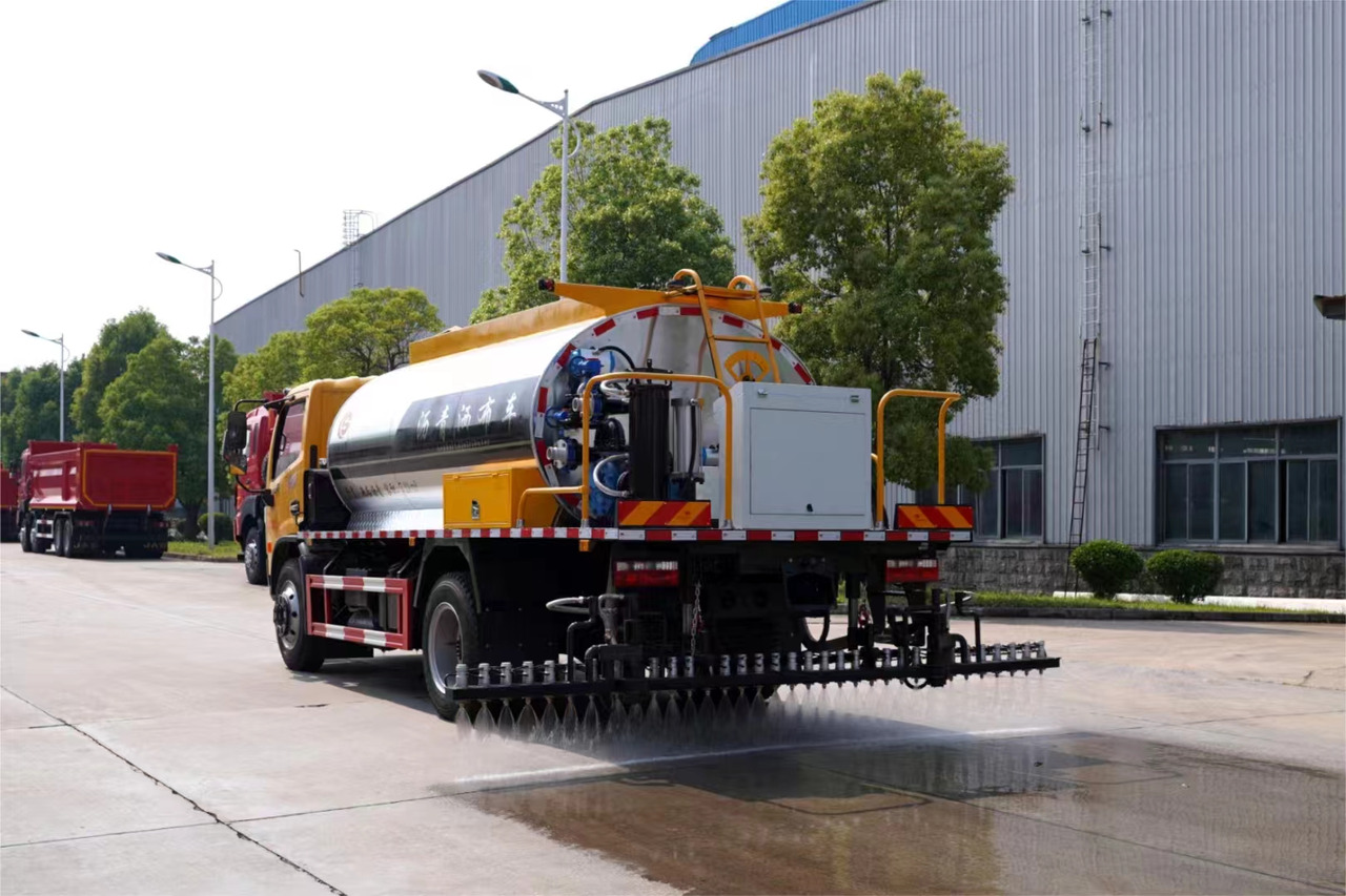 DONGFENG Asphalt Spreader - Útburkológép: 4 kép. DONGFENG Asphalt Spreader - Útburkológép: 4 kép.