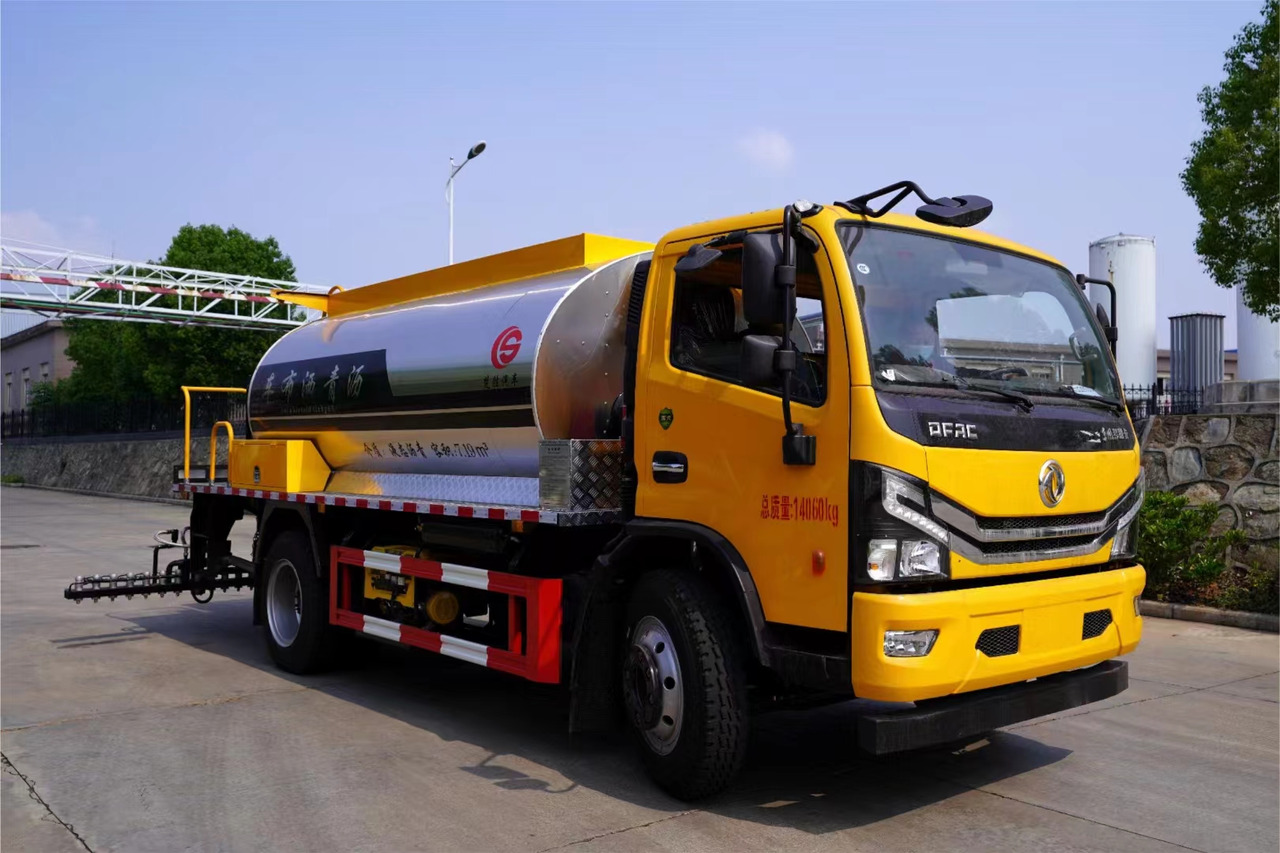 DONGFENG Asphalt Spreader - Útburkológép: 1 kép. DONGFENG Asphalt Spreader - Útburkológép: 1 kép.