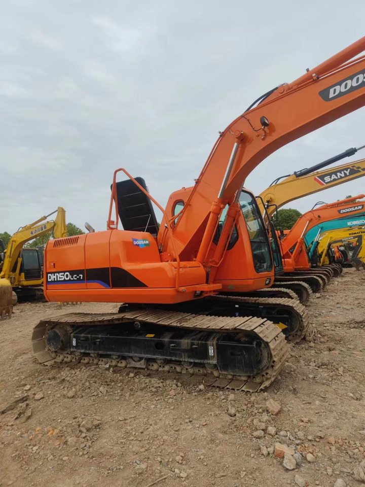 DOOSAN DH150LC-7 Crawler Excavator - Lánctalpas kotró: 5 kép. DOOSAN DH150LC-7 Crawler Excavator - Lánctalpas kotró: 5 kép.