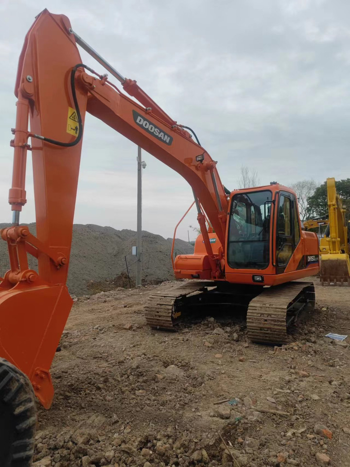 DOOSAN DH150LC-7 Crawler Excavator - Lánctalpas kotró: 4 kép. DOOSAN DH150LC-7 Crawler Excavator - Lánctalpas kotró: 4 kép.