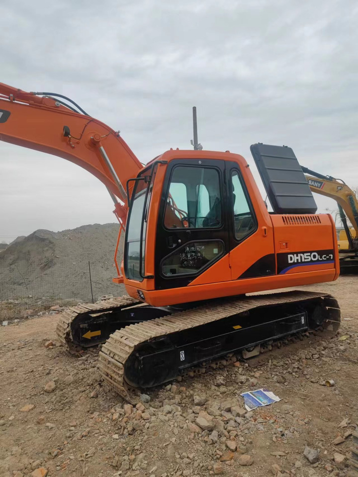DOOSAN DH150LC-7 Crawler Excavator - Lánctalpas kotró: 2 kép. DOOSAN DH150LC-7 Crawler Excavator - Lánctalpas kotró: 2 kép.