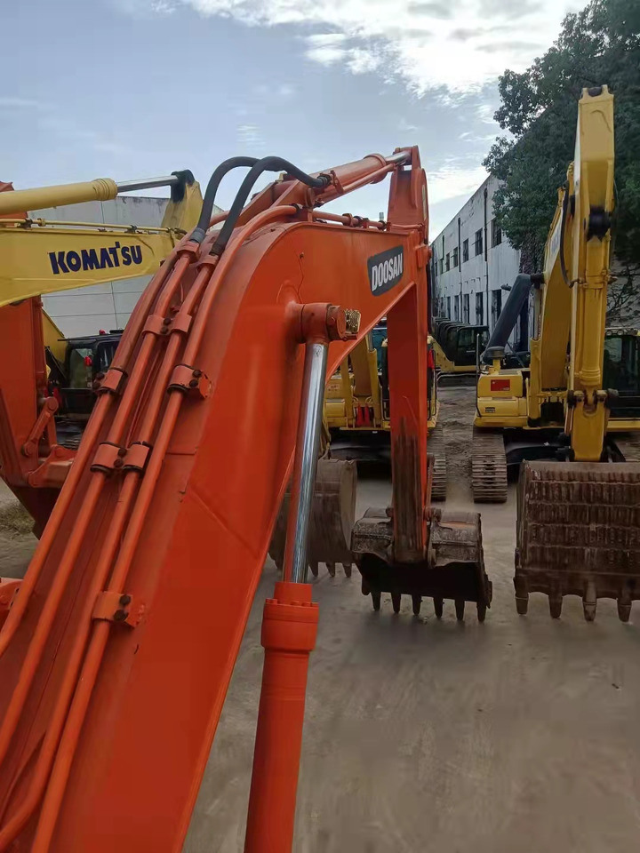 Lánctalpas kotró DOOSAN DH300LC-7: 7 kép.
