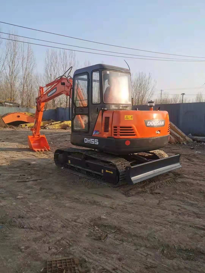 DOOSAN DH55 - Lánctalpas kotró: 5 kép. DOOSAN DH55 - Lánctalpas kotró: 5 kép.