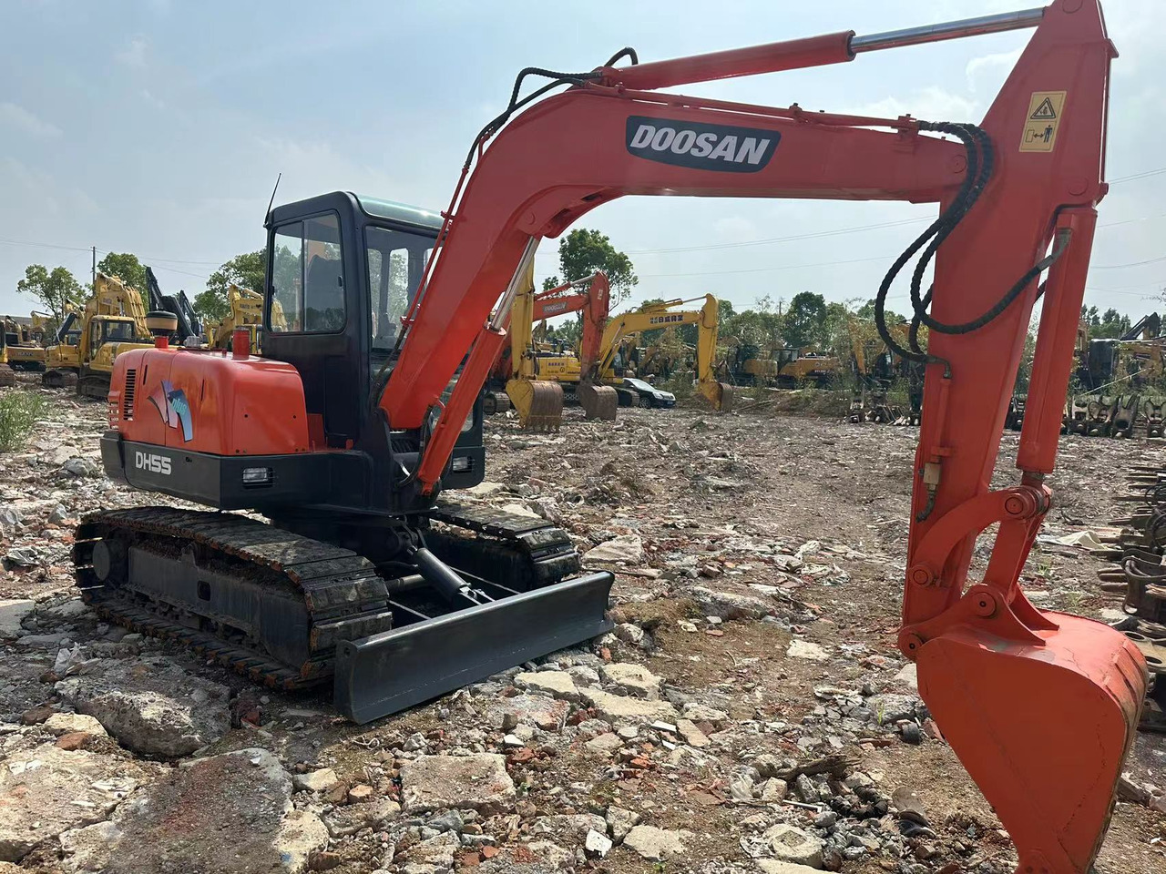 DOOSAN DH55 Mini Excavator 5.5T - Minikotró: 2 kép. DOOSAN DH55 Mini Excavator 5.5T - Minikotró: 2 kép.