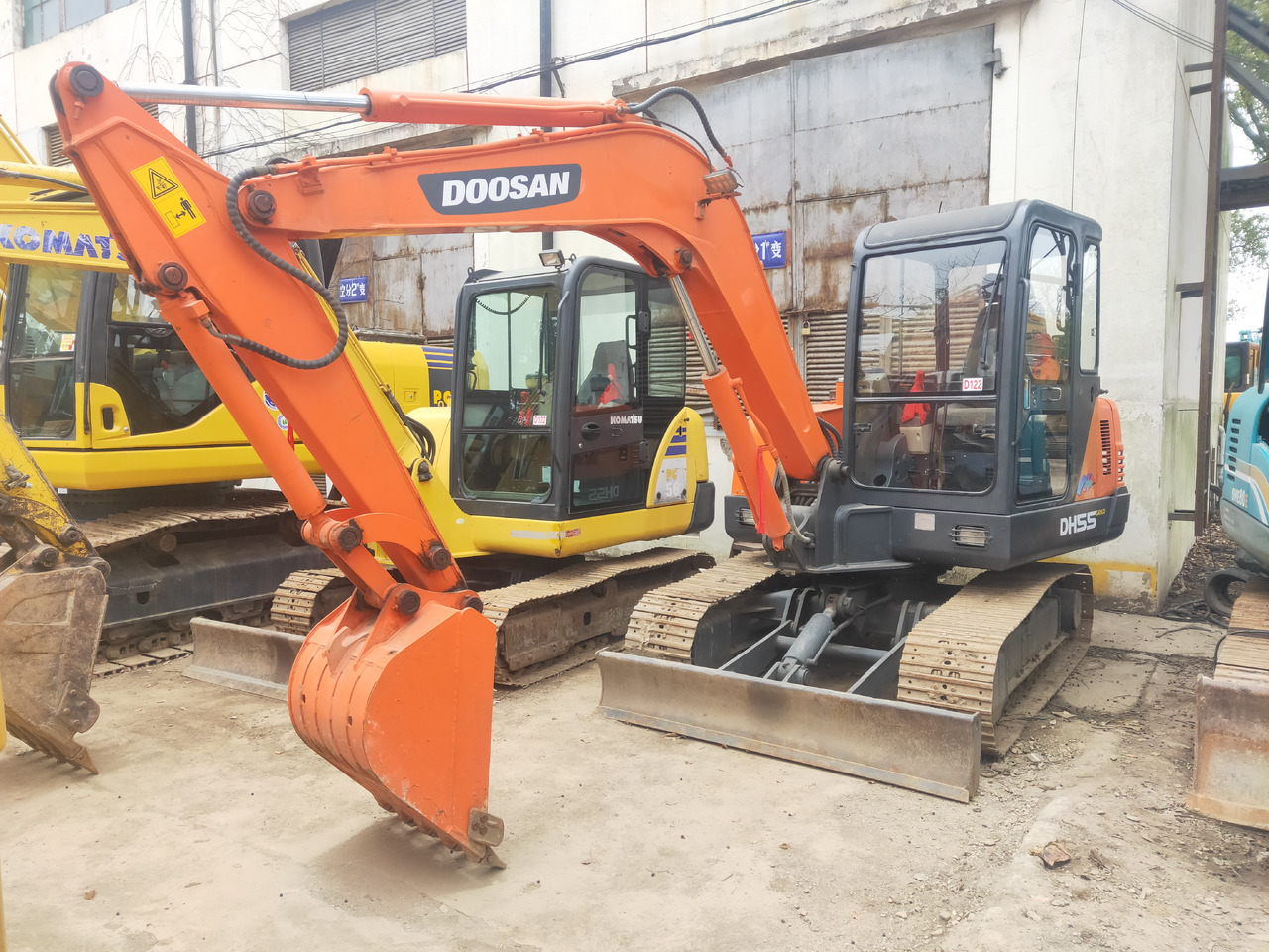 DOOSAN Mini Excavator DH5550 - Minikotró: 1 kép. DOOSAN Mini Excavator DH5550 - Minikotró: 1 kép.
