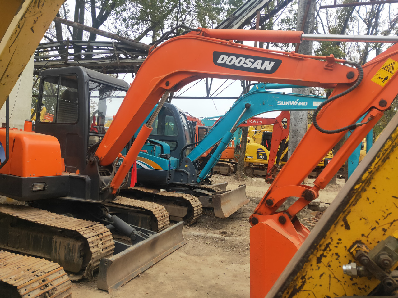 DOOSAN Mini Excavator DH5550 - Minikotró: 5 kép. DOOSAN Mini Excavator DH5550 - Minikotró: 5 kép.