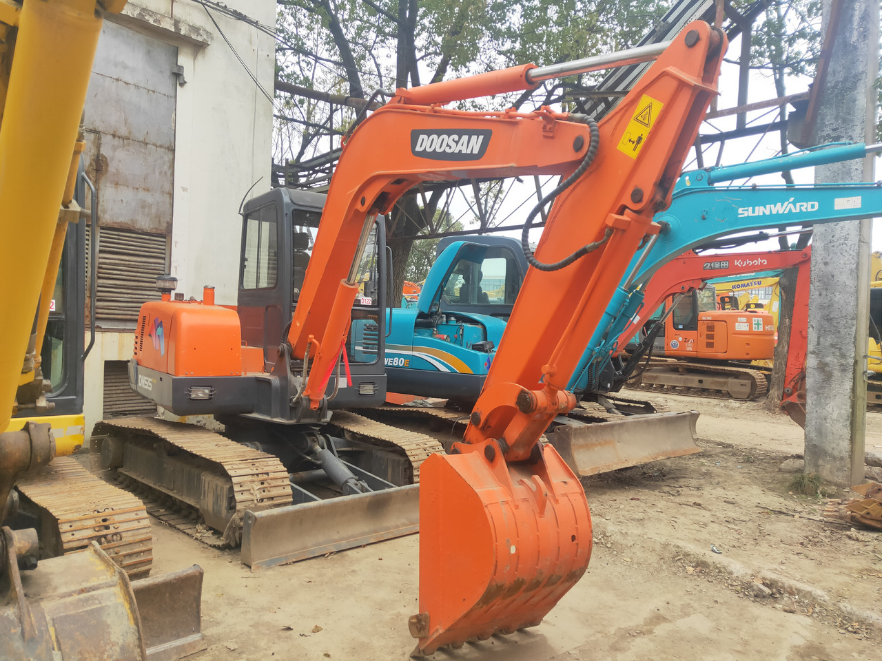 DOOSAN Mini Excavator DH5550 - Minikotró: 4 kép. DOOSAN Mini Excavator DH5550 - Minikotró: 4 kép.