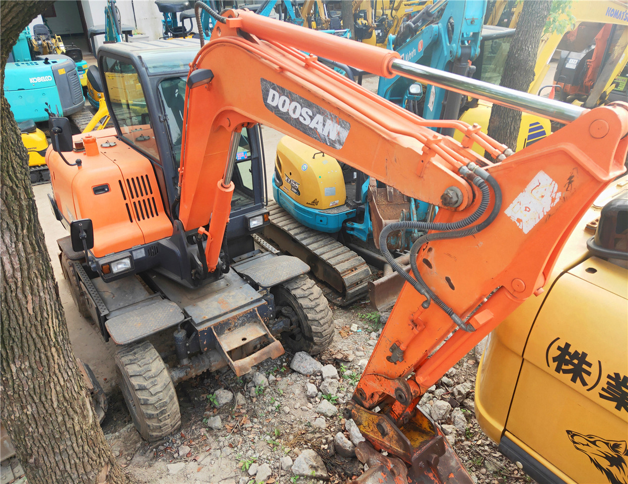 DOOSAN Mini Excavator DX60W Click Here for Discount - Minikotró: 5 kép. DOOSAN Mini Excavator DX60W Click Here for Discount - Minikotró: 5 kép.