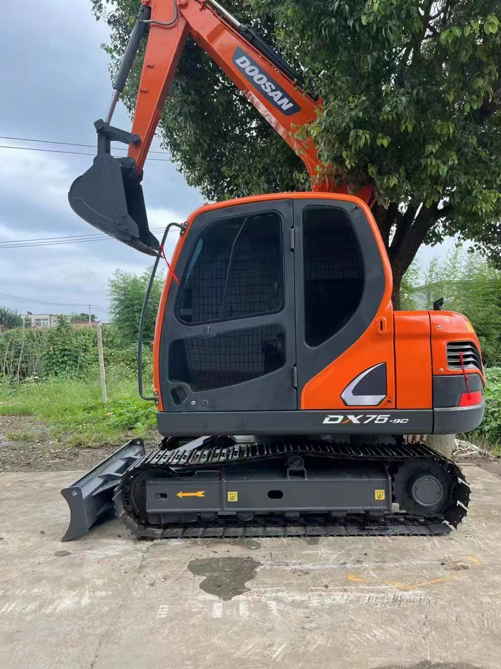 DOOSAN Mini Excavator DX75 Click for Discount - Minikotró: 1 kép. DOOSAN Mini Excavator DX75 Click for Discount - Minikotró: 1 kép.
