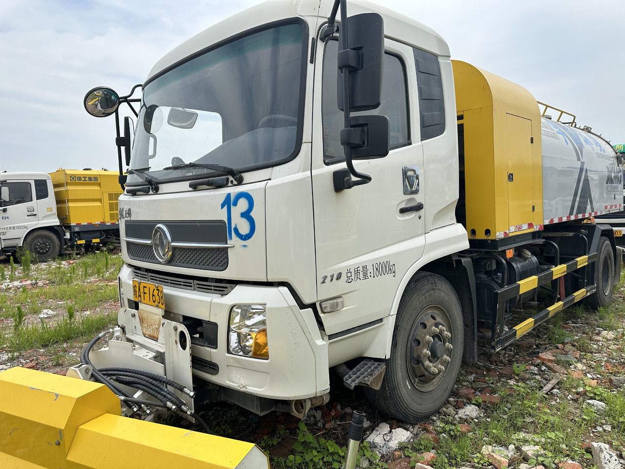 Dongfeng - Szippantós autó: 5 kép. Dongfeng - Szippantós autó: 5 kép.