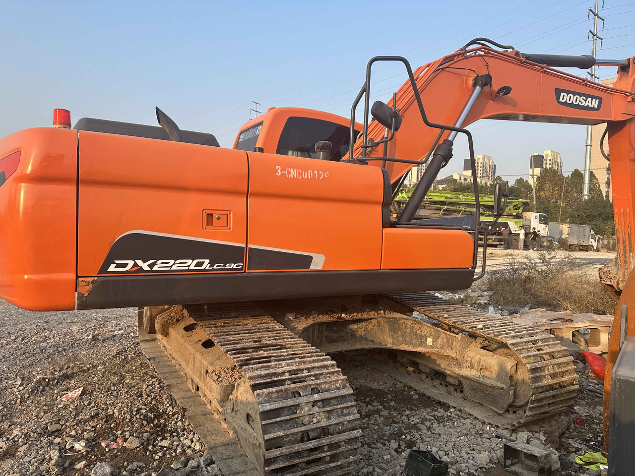Doosan Mini Excavator DX220 - Minikotró: 4 kép. Doosan Mini Excavator DX220 - Minikotró: 4 kép.