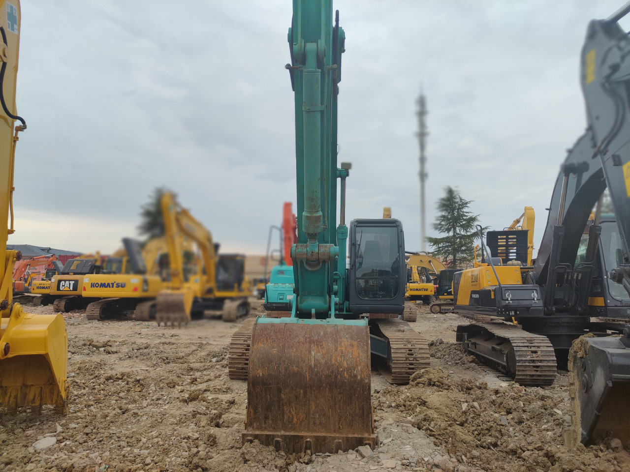 KOBELCO SK250 - Építőipari gépek: 3 kép. KOBELCO SK250 - Építőipari gépek: 3 kép.
