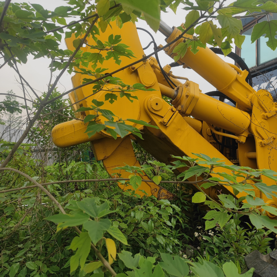 KOMATSU BULLDOZER D155A - Építőipari gépek: 2 kép. KOMATSU BULLDOZER D155A - Építőipari gépek: 2 kép.