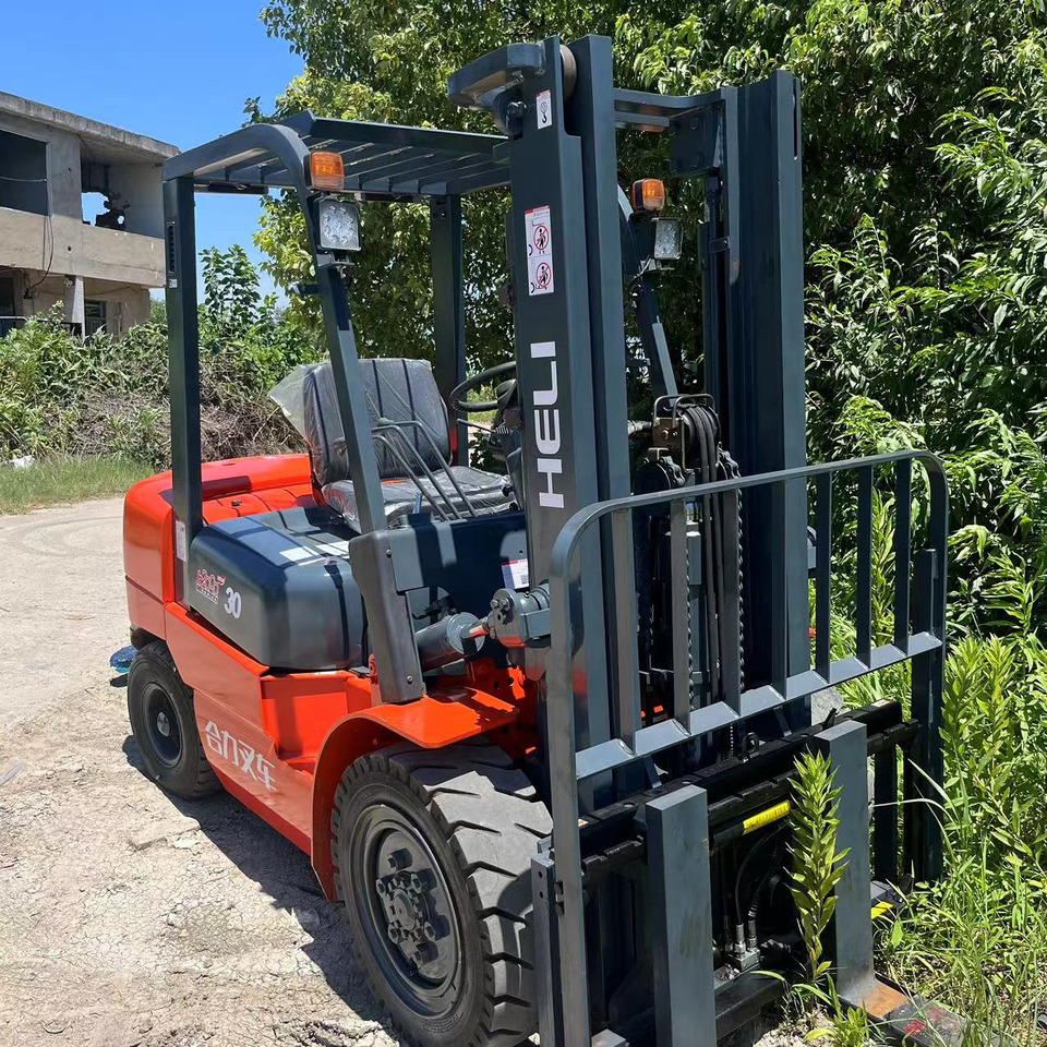 HELI Forklift 3 ton Click Here for Discount - Dízel targonca: 3 kép. HELI Forklift 3 ton Click Here for Discount - Dízel targonca: 3 kép.