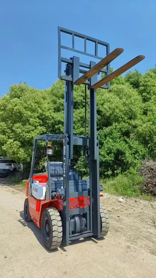 HELI Forklift K20 Click for Discount - Dízel targonca: 5 kép. HELI Forklift K20 Click for Discount - Dízel targonca: 5 kép.