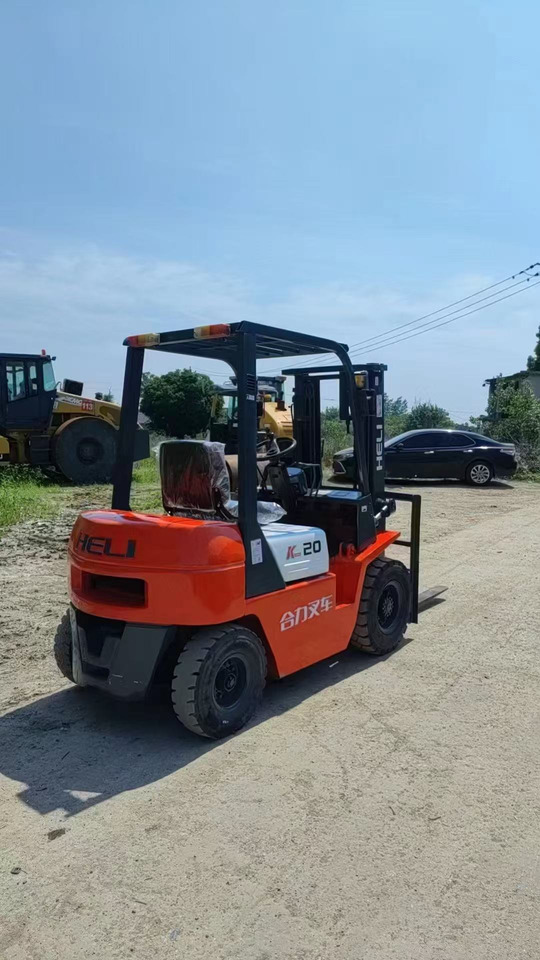 HELI Forklift K20 Click for Discount - Dízel targonca: 3 kép. HELI Forklift K20 Click for Discount - Dízel targonca: 3 kép.