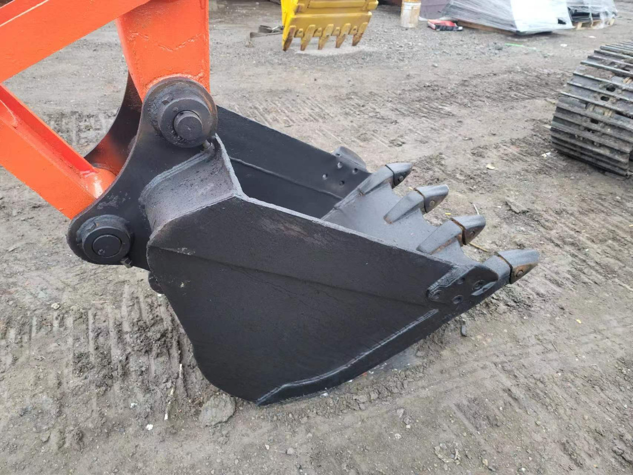 HITACHI EX120-3 - Lánctalpas kotró: 2 kép. HITACHI EX120-3 - Lánctalpas kotró: 2 kép.
