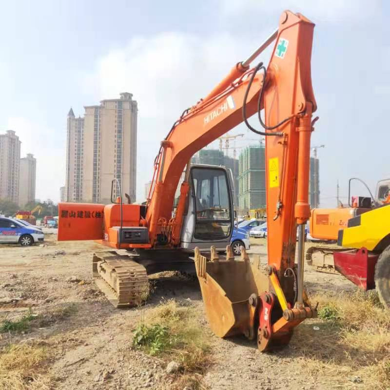 HITACHI EX120-5 - Lánctalpas kotró: 5 kép. HITACHI EX120-5 - Lánctalpas kotró: 5 kép.