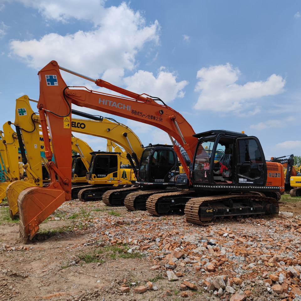 HITACHI ZX200 - Lánctalpas kotró: 1 kép. HITACHI ZX200 - Lánctalpas kotró: 1 kép.