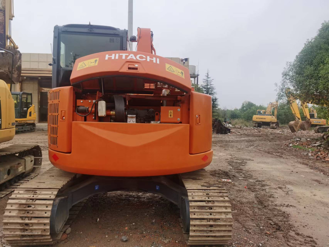 HITACHI ZX75US - Lánctalpas kotró: 3 kép. HITACHI ZX75US - Lánctalpas kotró: 3 kép.