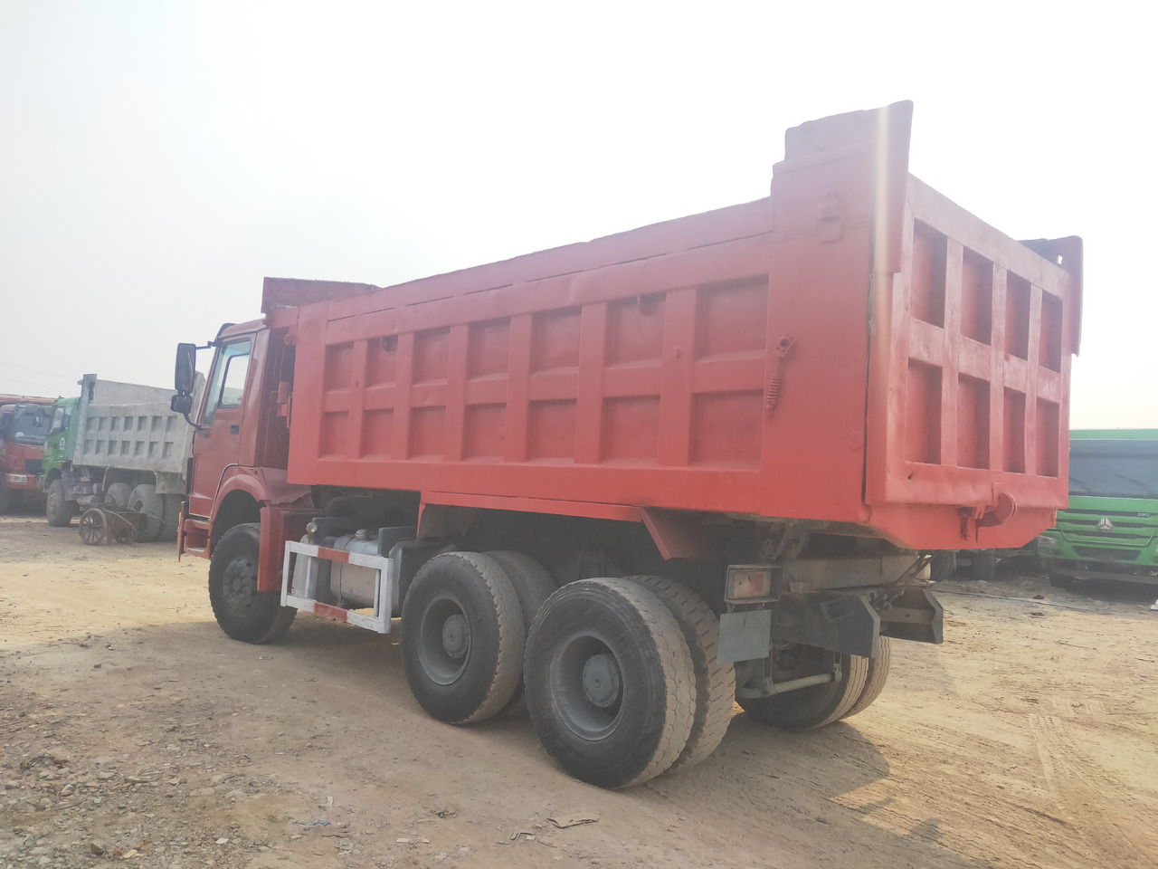 Billenőplatós teherautó HOWO 375 Dump Truck: 9 kép.