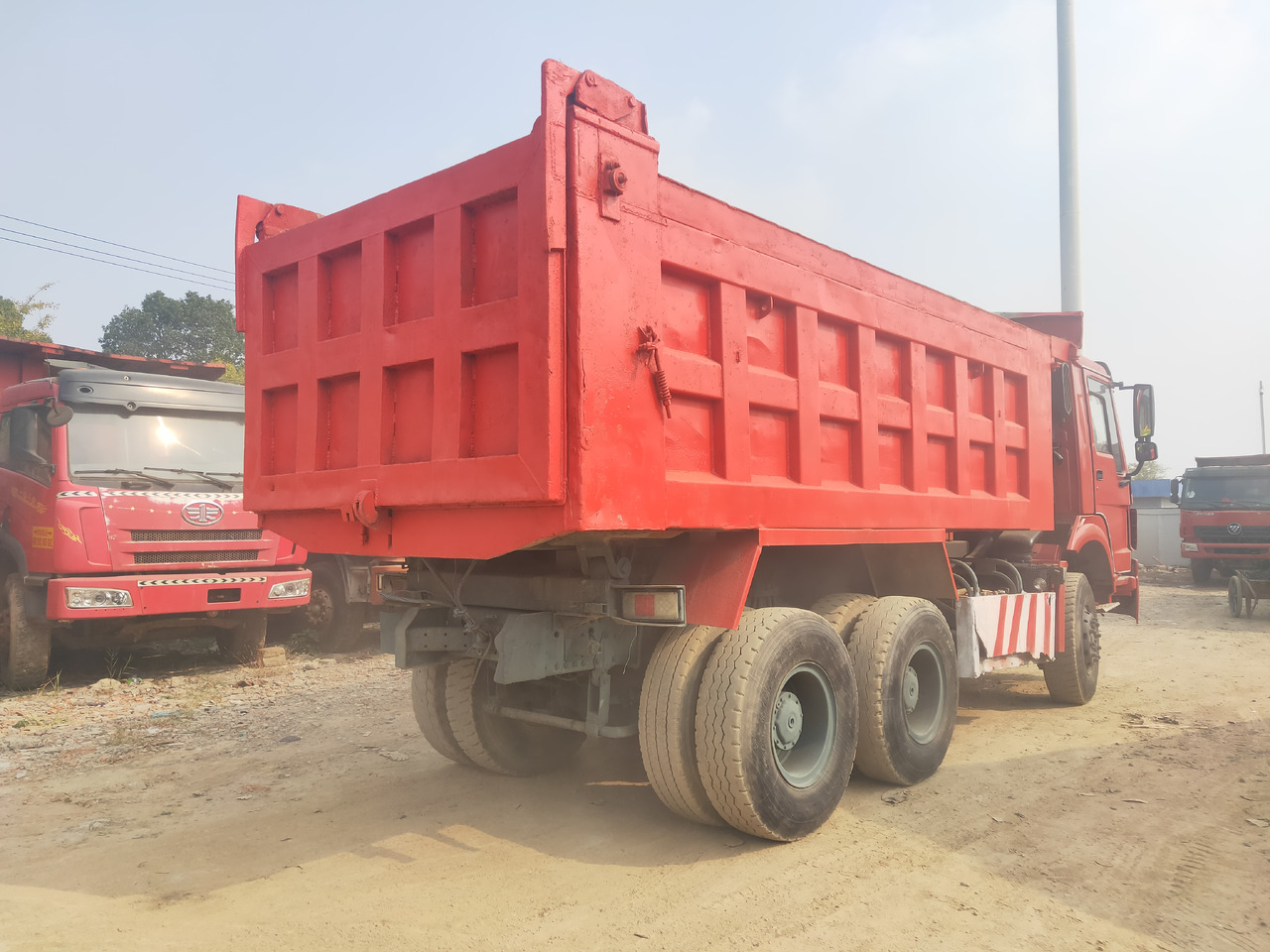 Billenőplatós teherautó HOWO 375 Dump Truck: 6 kép.