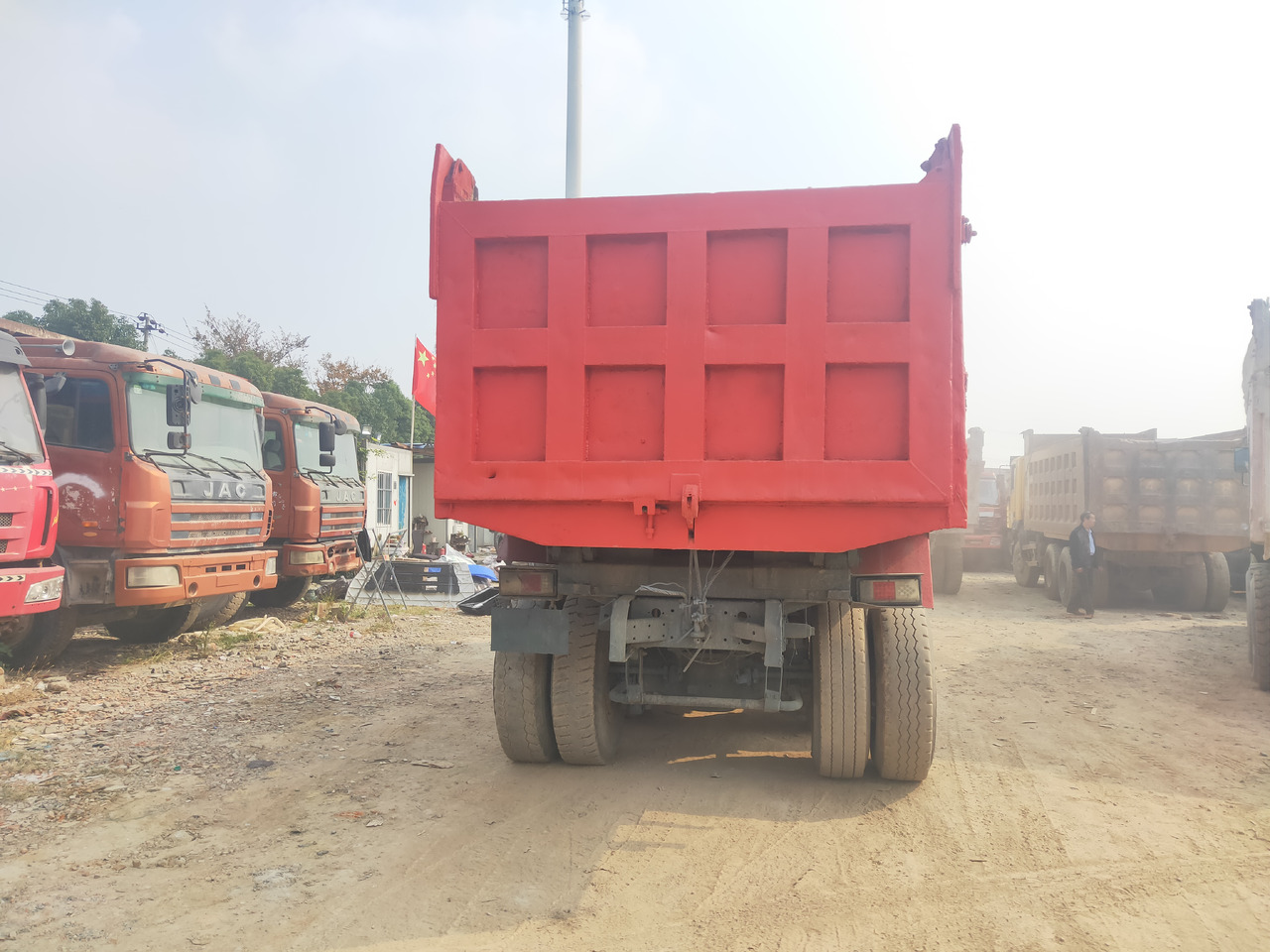 Billenőplatós teherautó HOWO 375 Dump Truck: 7 kép.