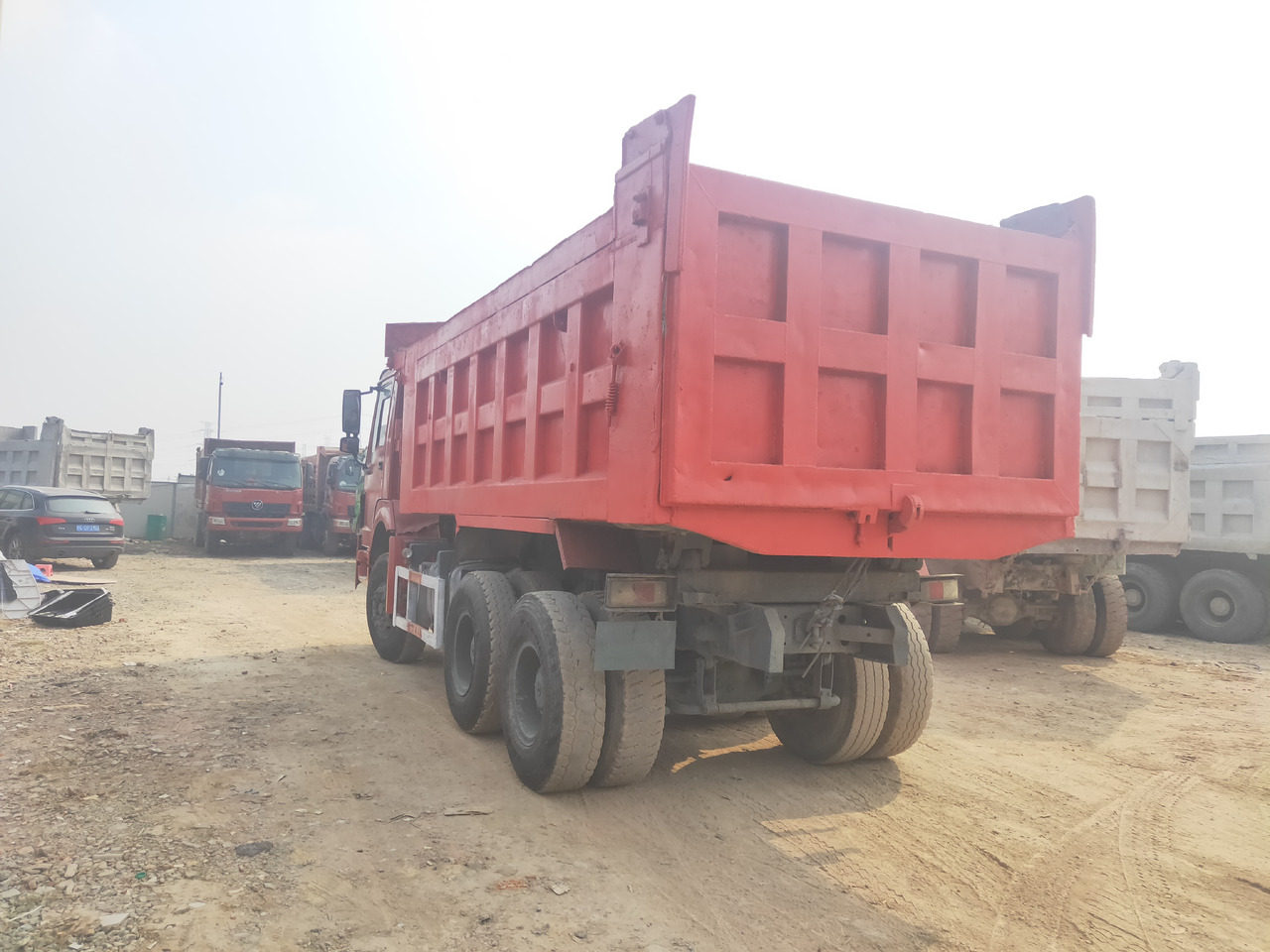 Billenőplatós teherautó HOWO 375 Dump Truck: 8 kép.