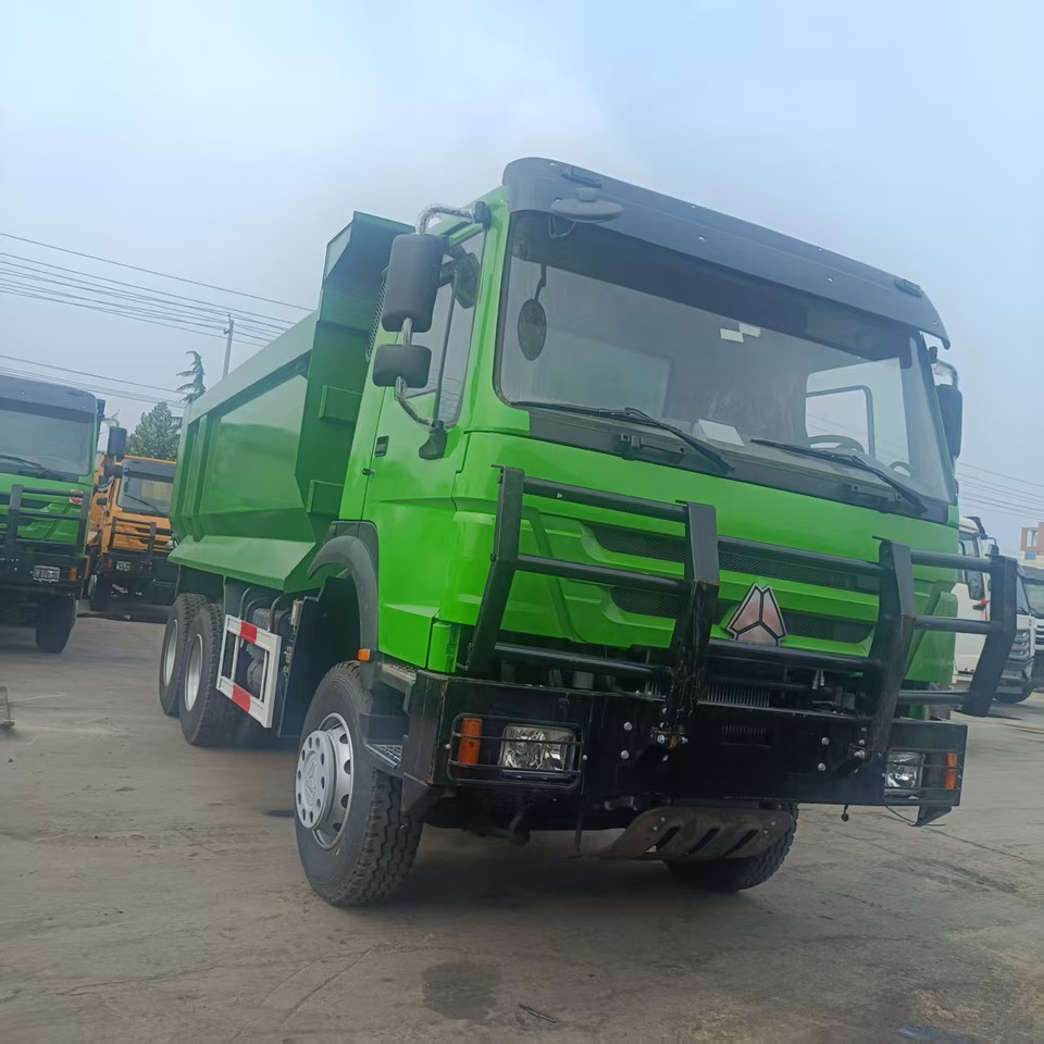 HOWO Dump Truck 6/4 Click Here for Discount - Billenőplatós teherautó: 2 kép. HOWO Dump Truck 6/4 Click Here for Discount - Billenőplatós teherautó: 2 kép.