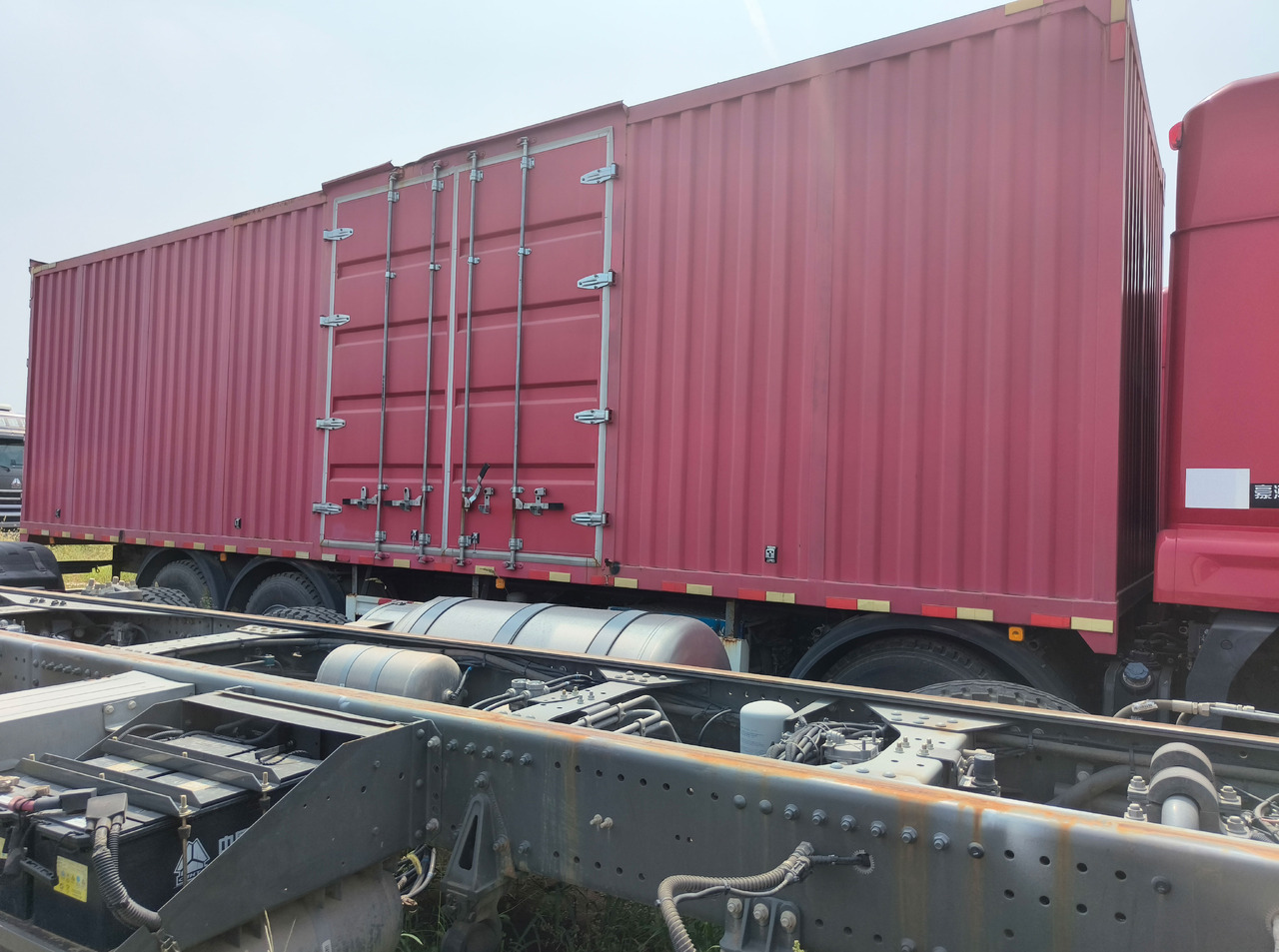 HOWO Haohan N7 Box Truck Click Here for Discount - Dobozos felépítményű teherautó: 5 kép. HOWO Haohan N7 Box Truck Click Here for Discount - Dobozos felépítményű teherautó: 5 kép.