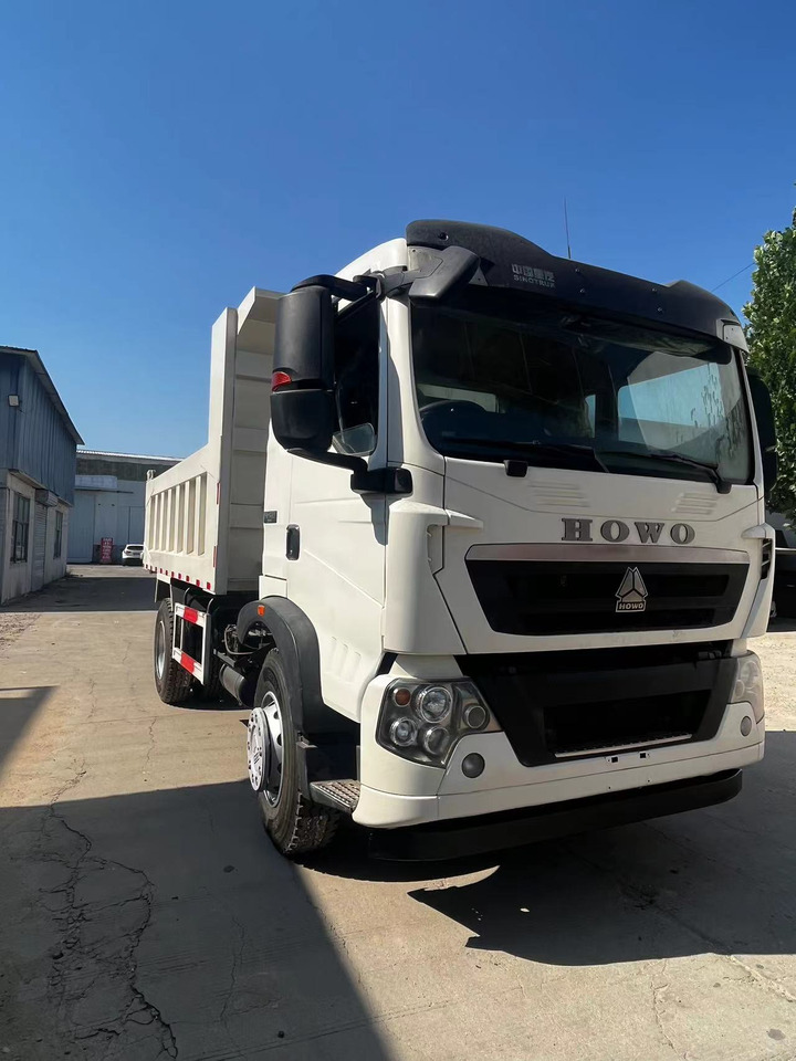 HOWO T5G 220 4✖2 Dump Truck - Billenőplatós teherautó: 3 kép. HOWO T5G 220 4✖2 Dump Truck - Billenőplatós teherautó: 3 kép.