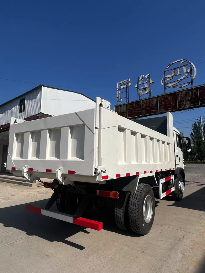 HOWO T5G 220 4✖2 Dump Truck - Billenőplatós teherautó: 4 kép. HOWO T5G 220 4✖2 Dump Truck - Billenőplatós teherautó: 4 kép.