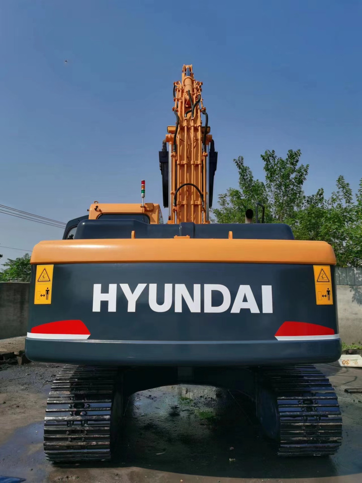 HYUNDAI R220-9S - Lánctalpas kotró: 2 kép. HYUNDAI R220-9S - Lánctalpas kotró: 2 kép.