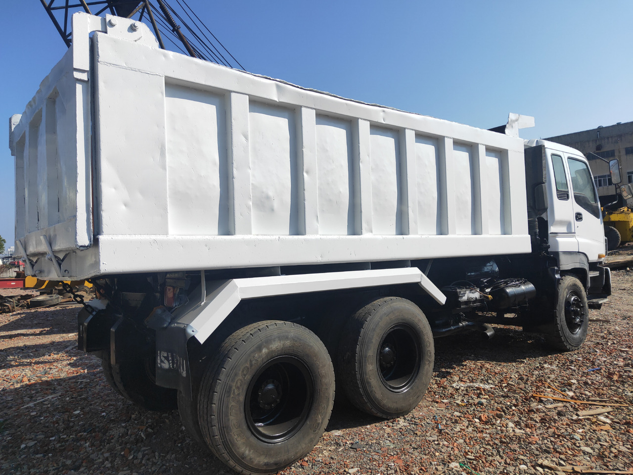 ISUZU 6X4 Great Deal Ready to Ship - Billenőplatós teherautó: 4 kép. ISUZU 6X4 Great Deal Ready to Ship - Billenőplatós teherautó: 4 kép.
