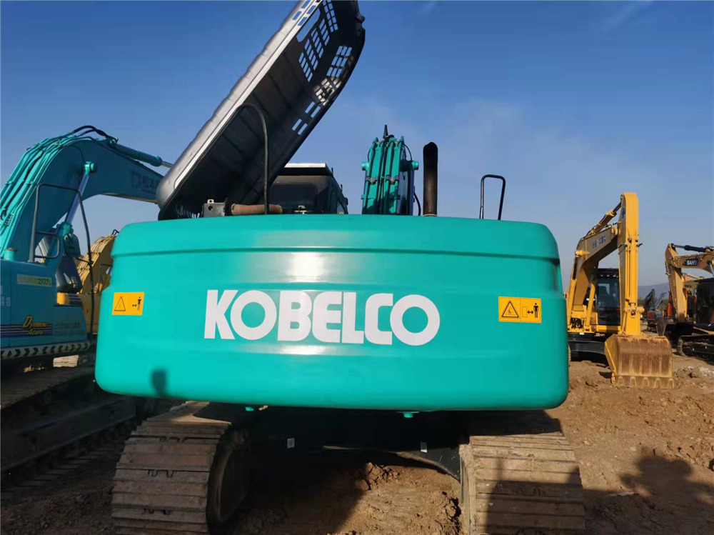KOBELCO SK200LC - Lánctalpas kotró: 4 kép. KOBELCO SK200LC - Lánctalpas kotró: 4 kép.
