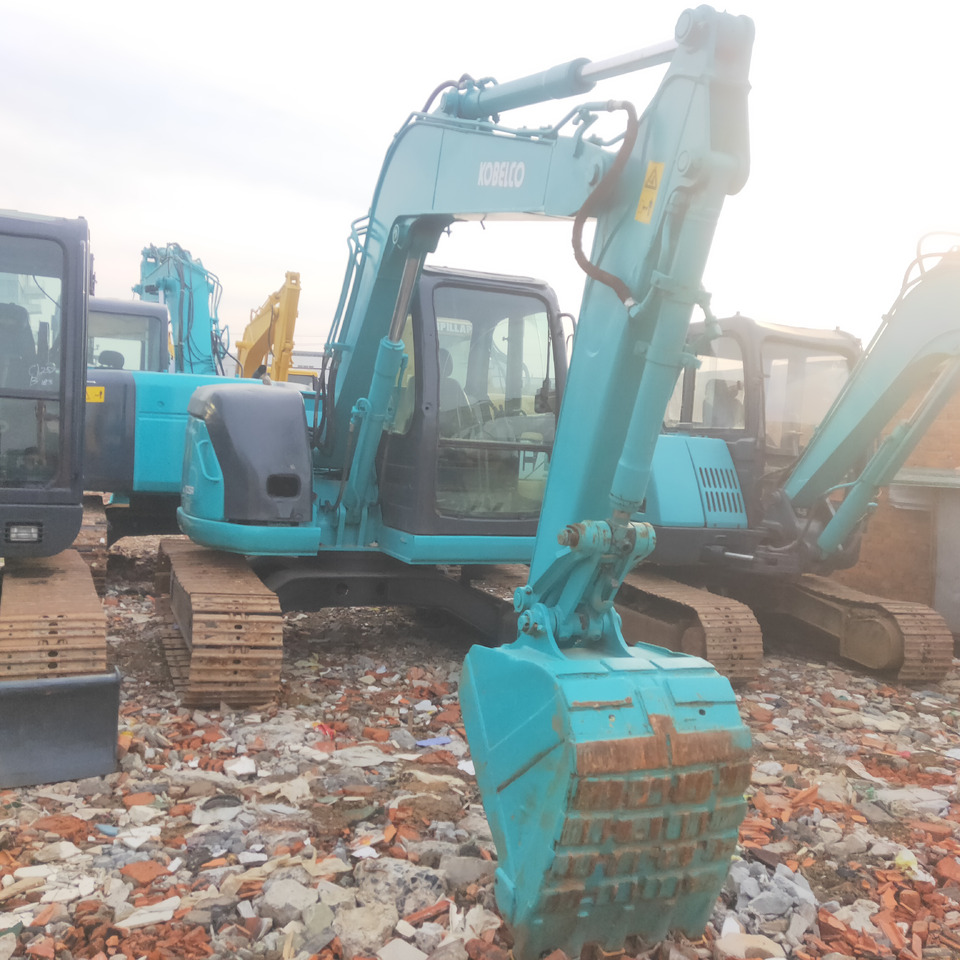 KOBELCO SK70 - Minikotró: 1 kép. KOBELCO SK70 - Minikotró: 1 kép.