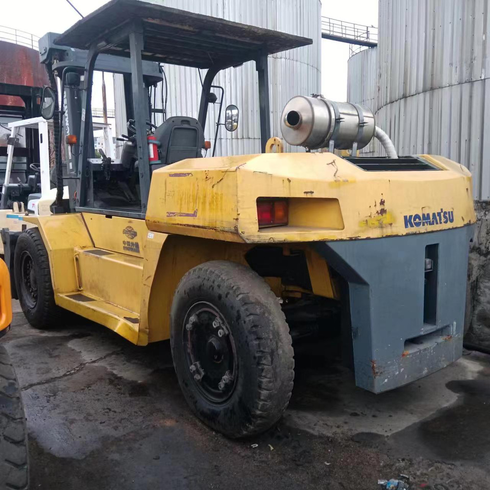 KOMATSU FD150 - Dízel targonca: 4 kép. KOMATSU FD150 - Dízel targonca: 4 kép.