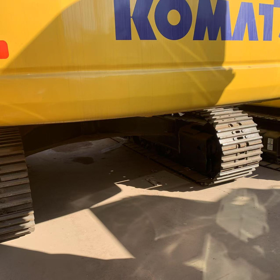 KOMATSU PC300-7 - Lánctalpas kotró: 5 kép. KOMATSU PC300-7 - Lánctalpas kotró: 5 kép.
