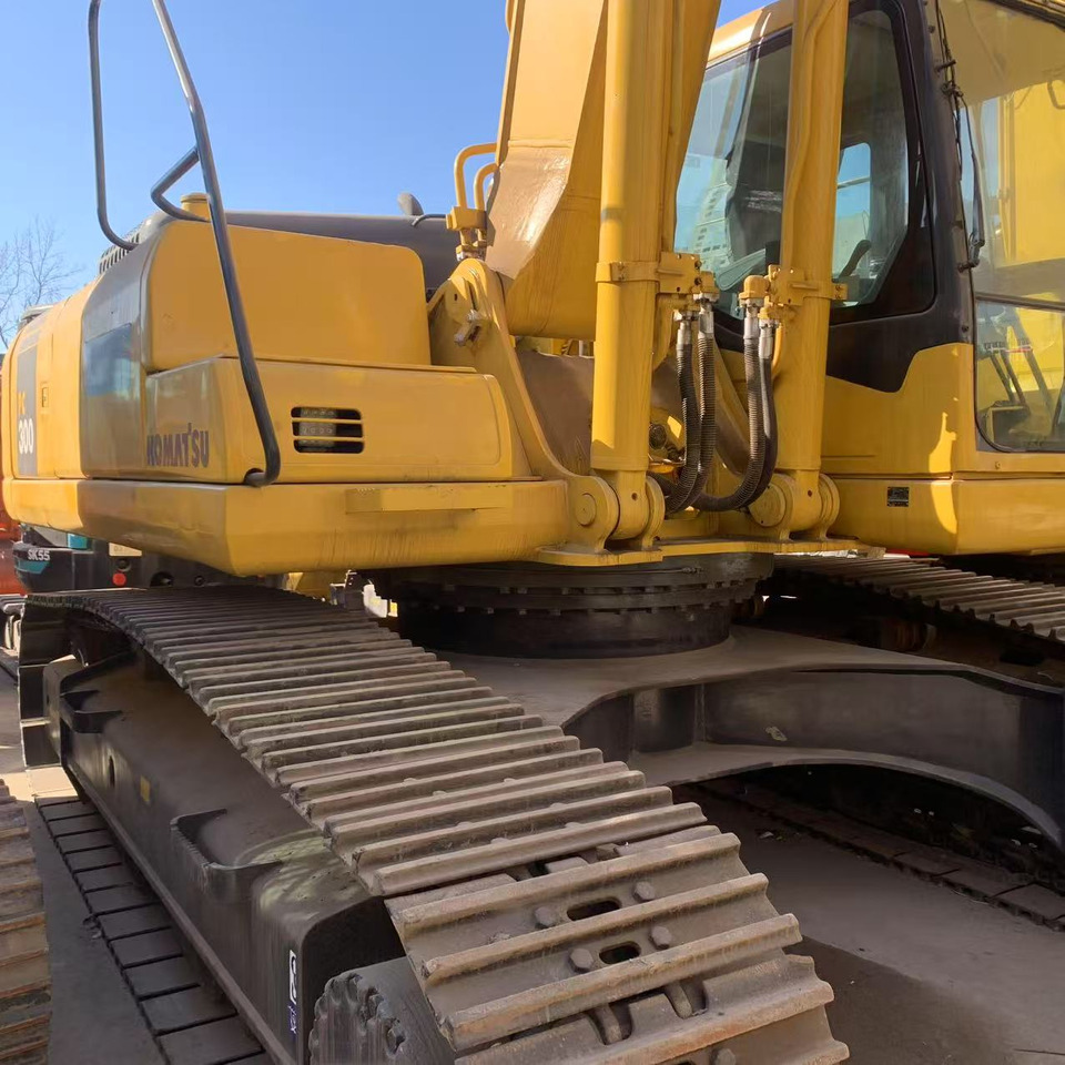 KOMATSU PC300-7 - Lánctalpas kotró: 4 kép. KOMATSU PC300-7 - Lánctalpas kotró: 4 kép.