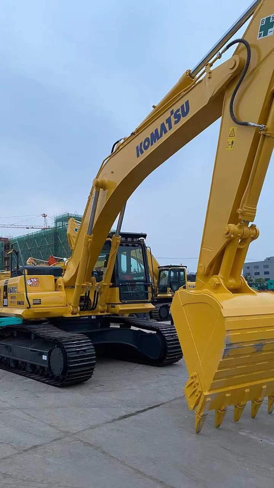 KOMATSU PC300-8 Excavator | Ultra Low Hours 4,200 | One Owner | Full Service History - Lánctalpas kotró: 3 kép. KOMATSU PC300-8 Excavator | Ultra Low Hours 4,200 | One Owner | Full Service History - Lánctalpas kotró: 3 kép.
