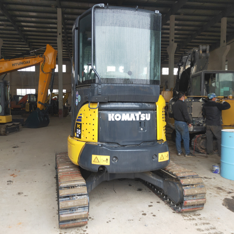 KOMATSU PC35 - Lánctalpas kotró: 3 kép. KOMATSU PC35 - Lánctalpas kotró: 3 kép.