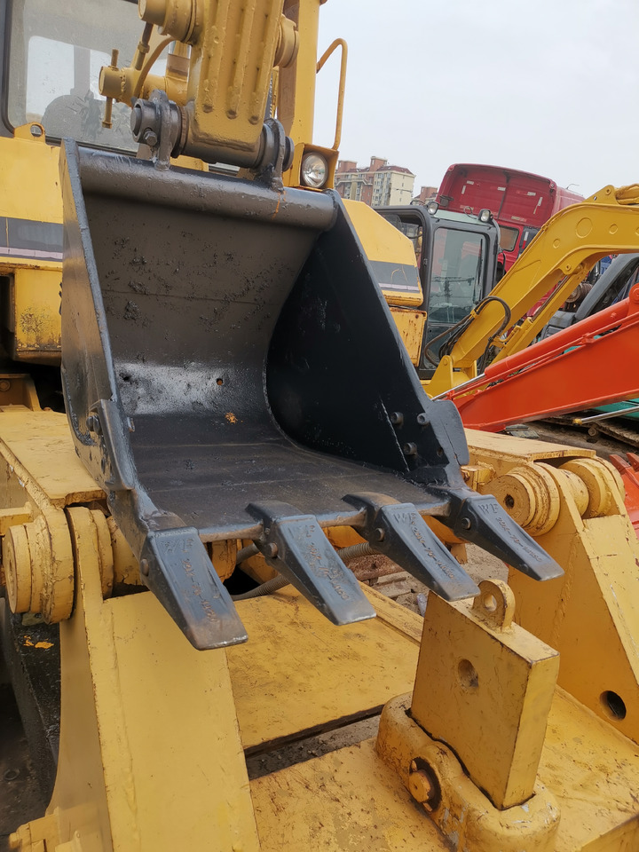 KOMATSU PC35MR - Lánctalpas kotró: 5 kép. KOMATSU PC35MR - Lánctalpas kotró: 5 kép.
