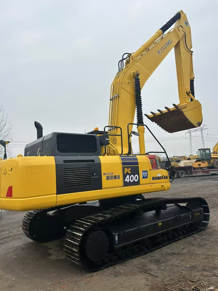 KOMATSU PC400-8 - Lánctalpas kotró: 2 kép. KOMATSU PC400-8 - Lánctalpas kotró: 2 kép.