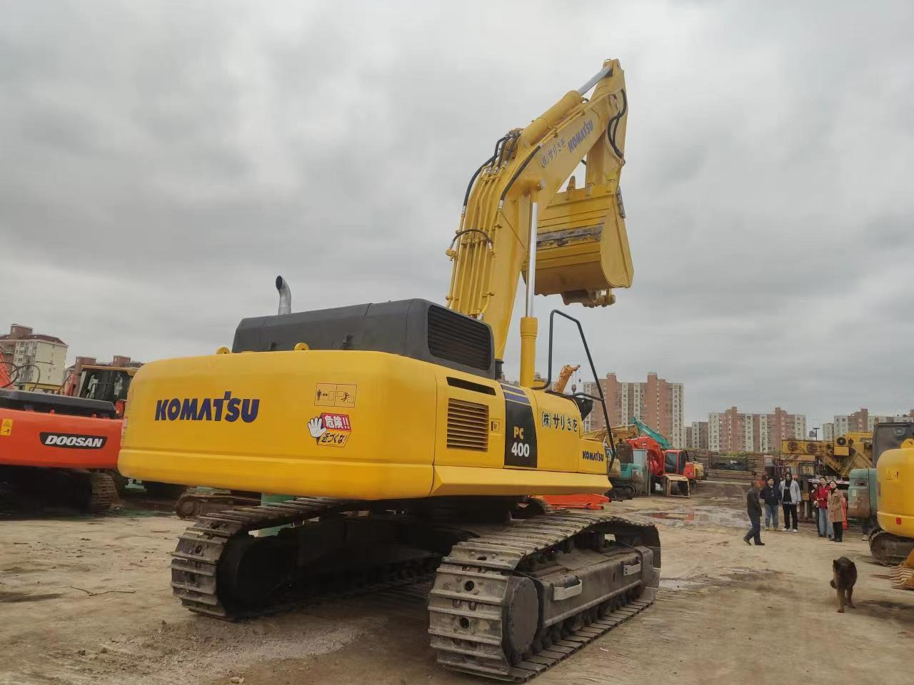 KOMATSU PC400-8 - Kotrógép: 4 kép. KOMATSU PC400-8 - Kotrógép: 4 kép.