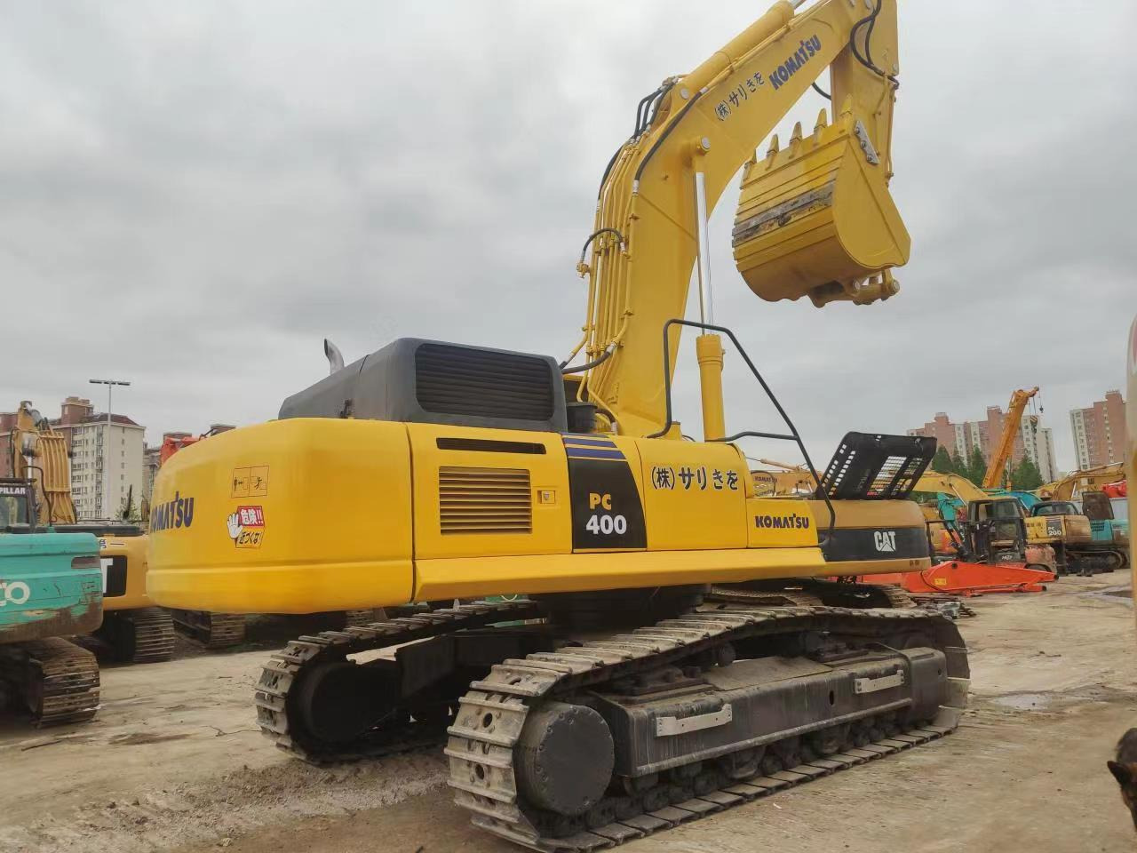 KOMATSU PC400-8 - Kotrógép: 1 kép. KOMATSU PC400-8 - Kotrógép: 1 kép.