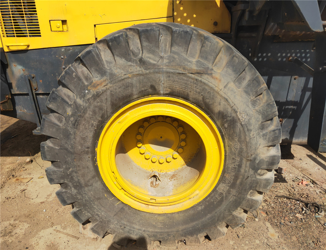 KOMATSU Wheel Loader WA380-6 Click Here for Discount - Gumikerekes homlokrakodó: 3 kép. KOMATSU Wheel Loader WA380-6 Click Here for Discount - Gumikerekes homlokrakodó: 3 kép.