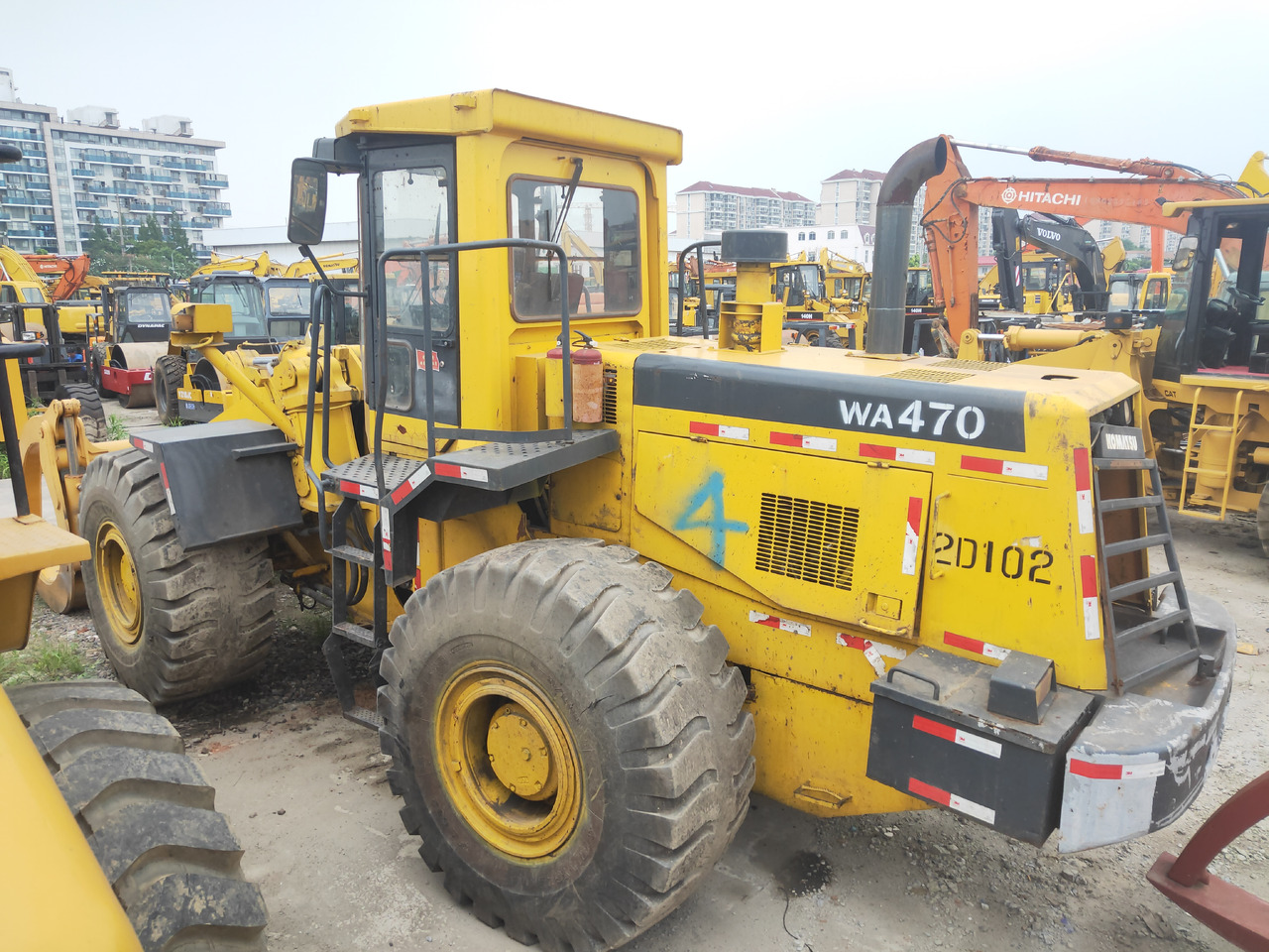 KOMATSU Wheel WA470-3 With a fork - Gumikerekes homlokrakodó: 5 kép. KOMATSU Wheel WA470-3 With a fork - Gumikerekes homlokrakodó: 5 kép.