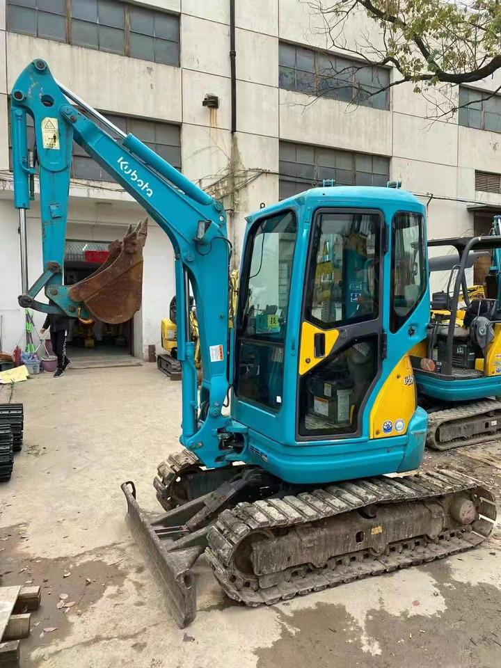 KUBOTA - Minikotró: 2 kép. KUBOTA - Minikotró: 2 kép.