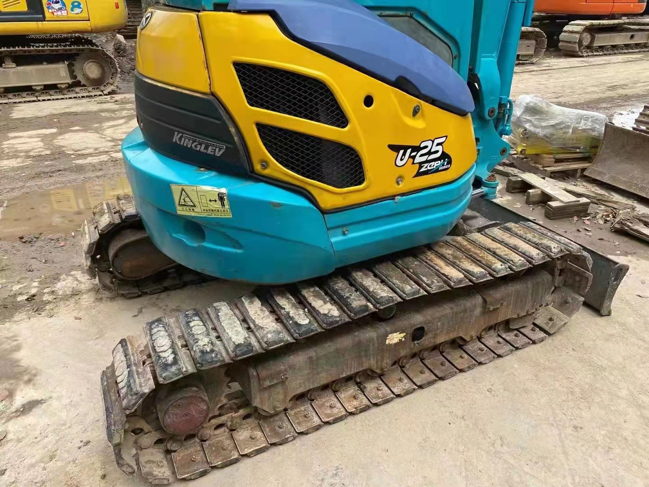KUBOTA - Minikotró: 5 kép. KUBOTA - Minikotró: 5 kép.
