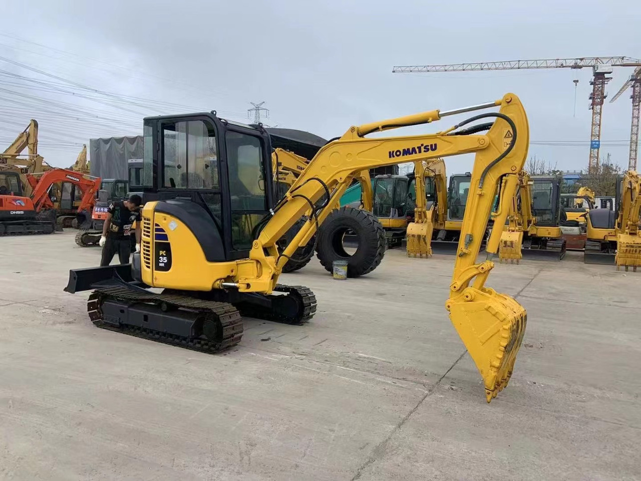 Komatsu PC35 - Lánctalpas kotró: 5 kép. Komatsu PC35 - Lánctalpas kotró: 5 kép.